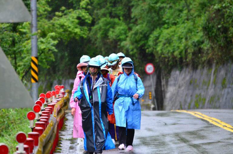由內而外,發揮影響力 - 「形於外」,意謂以妥善適切的行為,待人處事。 由內而外,發揮影響力