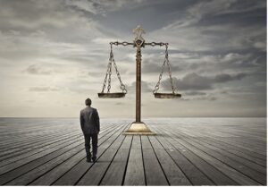 法治與人治,向來是管理領導中的兩難,各有利弊。問題在於該如何截長補短,融會貫通。